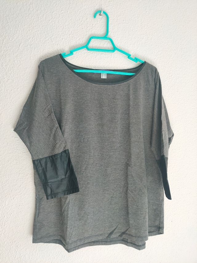 Camiseta con manga murciélago.