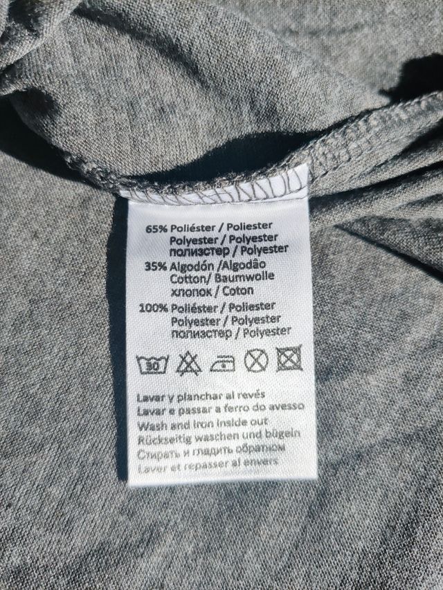 Camiseta con manga murciélago.