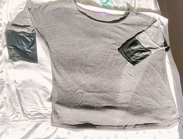 Camiseta con manga murciélago.