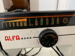 Máquina de coser Alfa