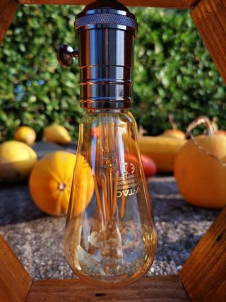 Lampada esagonale con legno di riciclo