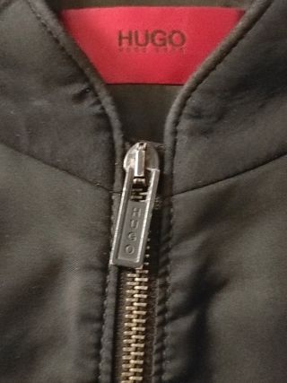 Cazadora chico Hugo Boss talla XL.