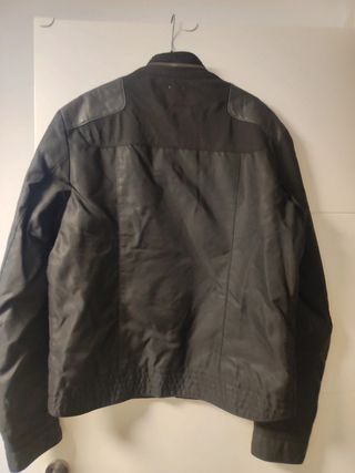 Cazadora chico Hugo Boss talla XL.