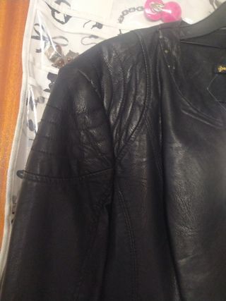 Cazadora negra, nueva, Straudivarius, M