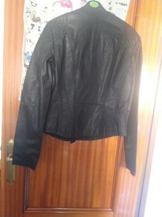 Cazadora negra, nueva, Straudivarius, M