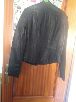Cazadora negra, nueva, Straudivarius, M
