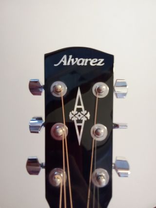Guitarra acústica alvarez