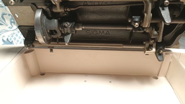 Maquina de coser SIGMA