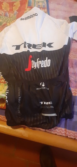Completo ciclismo estivo trek segafredo