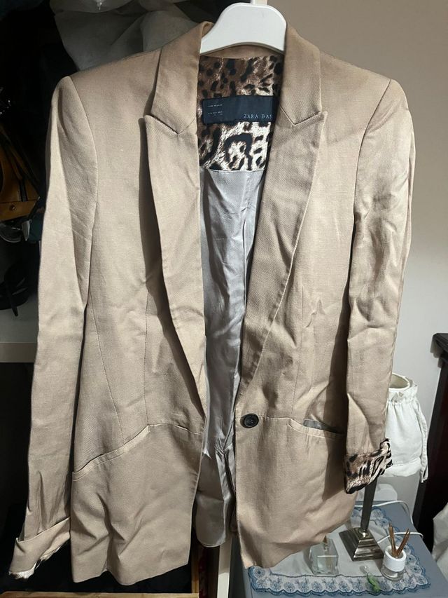 Chaqueta Zara con vuelta de leopardo