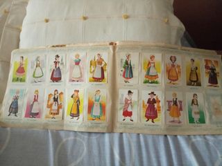 Album de cromos años 80. Trajes típicos.