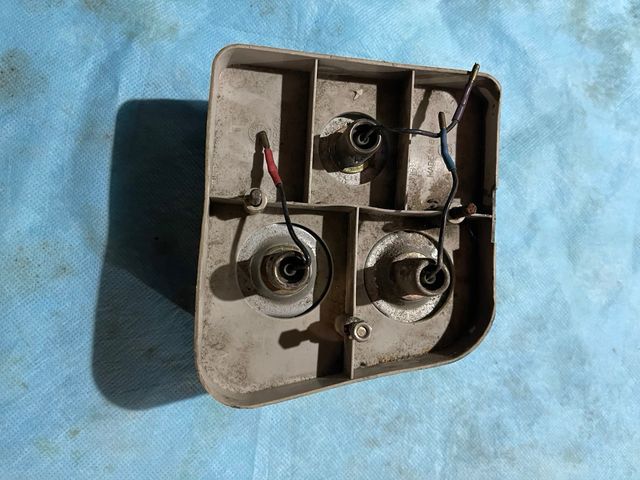 Piloto trasero izquierdo 2cv