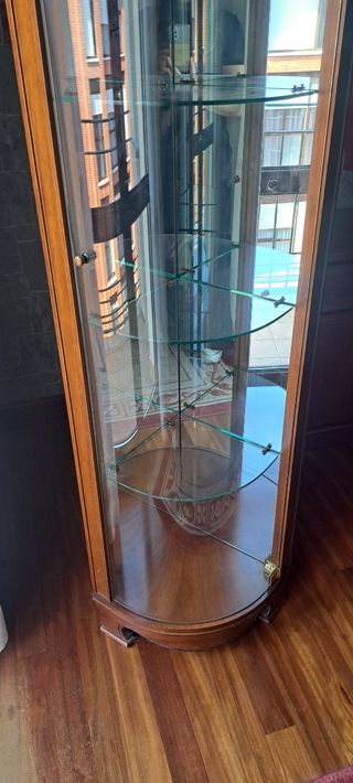 Vitrina columna madera esquina
