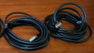 4 CABLES USB 2M y cargador.