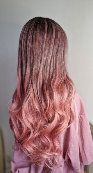 Peluca larga degrada rosa 