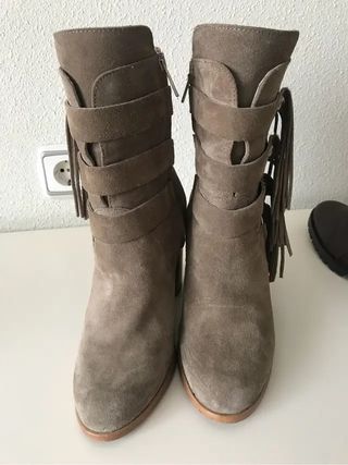 Botas/botín chulísimas  zara flecos n38 taupe piel