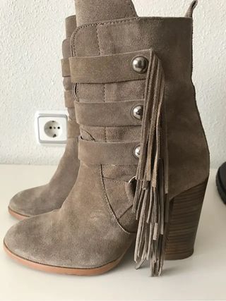 Botas/botín chulísimas  zara flecos n38 taupe piel