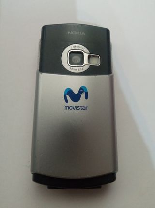 Móvil Nokia N70 antiguo