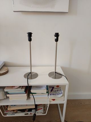 Dos pié de lámparas de mesa nuevas.