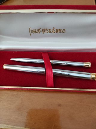 Pluma y bolígrafo