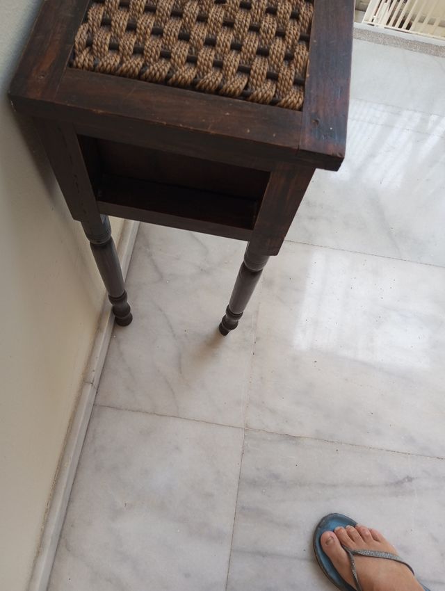 Mesita de noche rustica