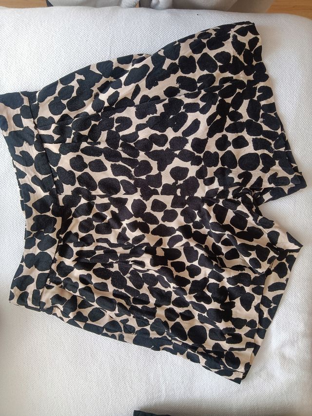 Pantalón animal print de ZARA 