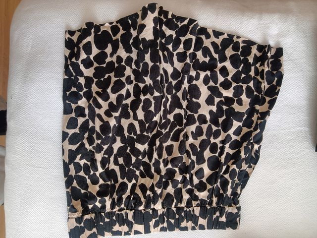 Pantalón animal print de ZARA 