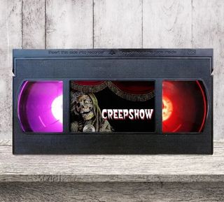 LÁMPARA CREEPSHOW VHS LED MULTICOLOR