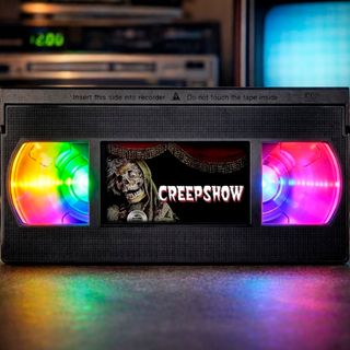 LÁMPARA CREEPSHOW VHS LED MULTICOLOR