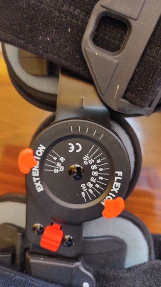 Ortesis de rodilla con bloqueo