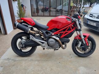 Ducati Monster 696