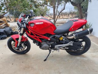 Ducati Monster 696