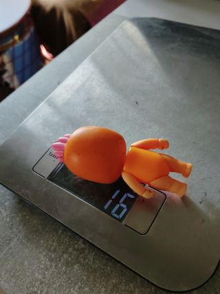 Bebe llorón traje pez naranja