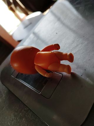 Bebe llorón traje pez naranja