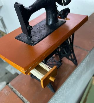 Máquina de Coser en Miniatura.