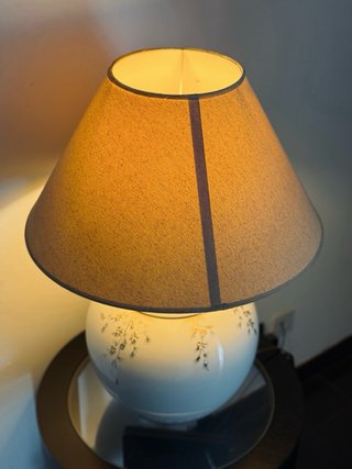 Antica Lampada in porcellana bianca e oro