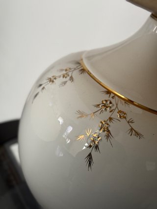 Antica Lampada in porcellana bianca e oro