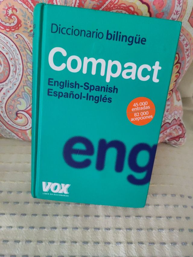 Diccionario Compact English-Spanish / Español-Inglés (Diccionarios Escolares) (Spanish Edition)