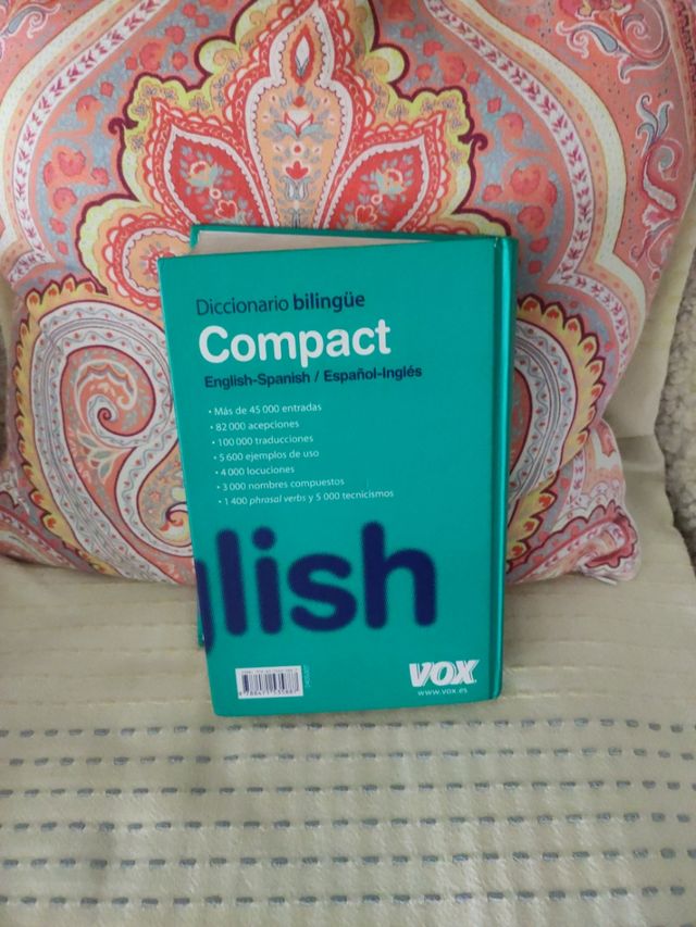 Diccionario Compact English-Spanish / Español-Inglés (Diccionarios Escolares) (Spanish Edition)