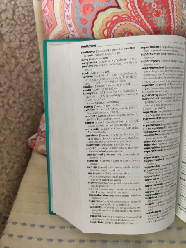 Diccionario Compact English-Spanish / Español-Inglés (Diccionarios Escolares) (Spanish Edition)