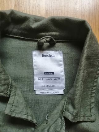 Chaqueta verde estilo militar 