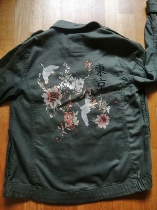 Chaqueta verde estilo militar 