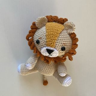 Leone pupazzo amigurumi