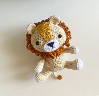 Leone pupazzo amigurumi
