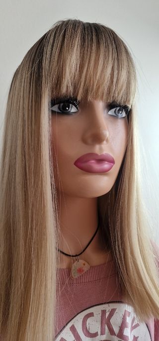 Pelucas  lisa con flequillo 