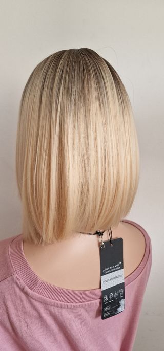Peluca Bob rubia flequillo 