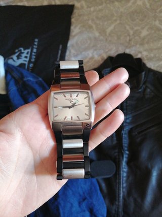 RELOJ RIPCURL Y 2 CHAQUETAS SIN ESTRENAR