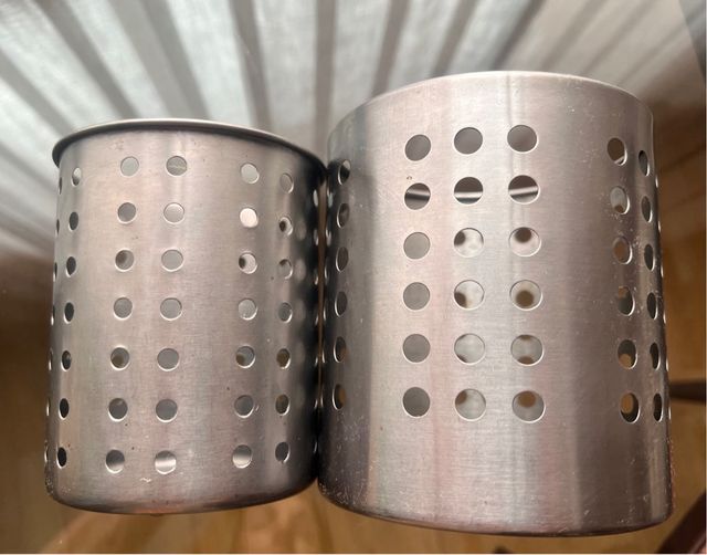 Dos botes metalicos de IKEA