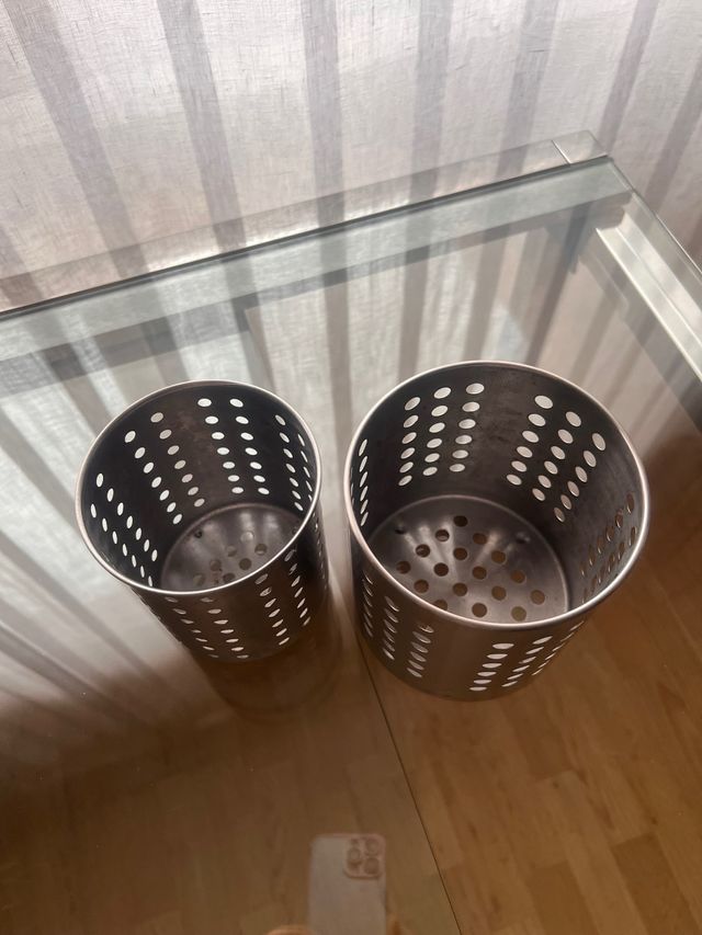 Dos botes metalicos de IKEA