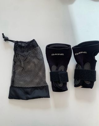 Muñequeras Dakine para snow / skate / patines